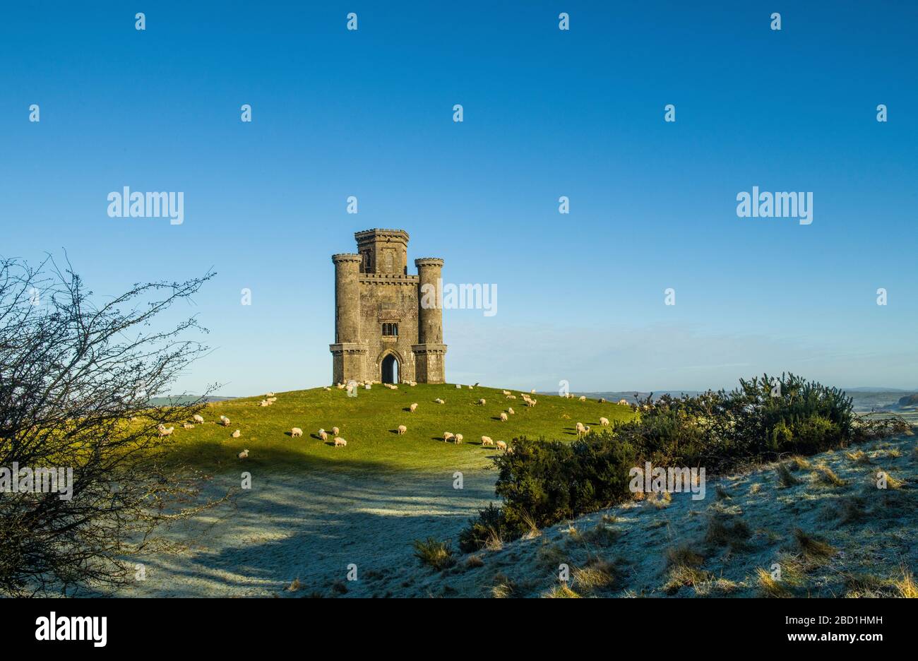Tour Paxtons sur un froid et gelé janvier matin dans le Carmarthenshire. La vue depuis la Tour vers la Tywi Valley est superbe, dans les deux sens Banque D'Images