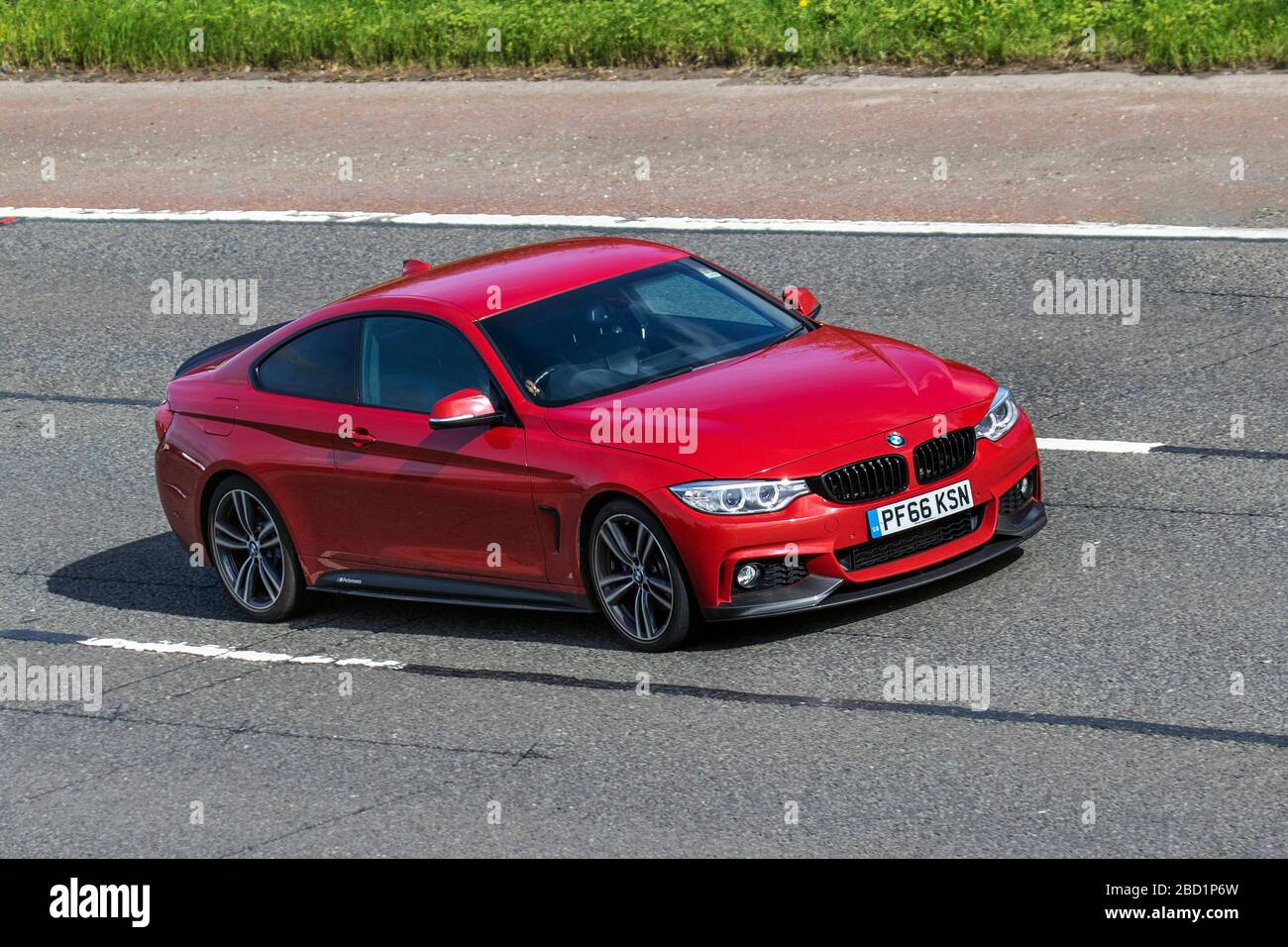 BMW 420 D M Sport rouge 2016 ; véhicules routiers pour véhicules automobiles, véhicule de conduite sur les routes, moteurs, véhicules routiers sur l'autoroute Banque D'Images