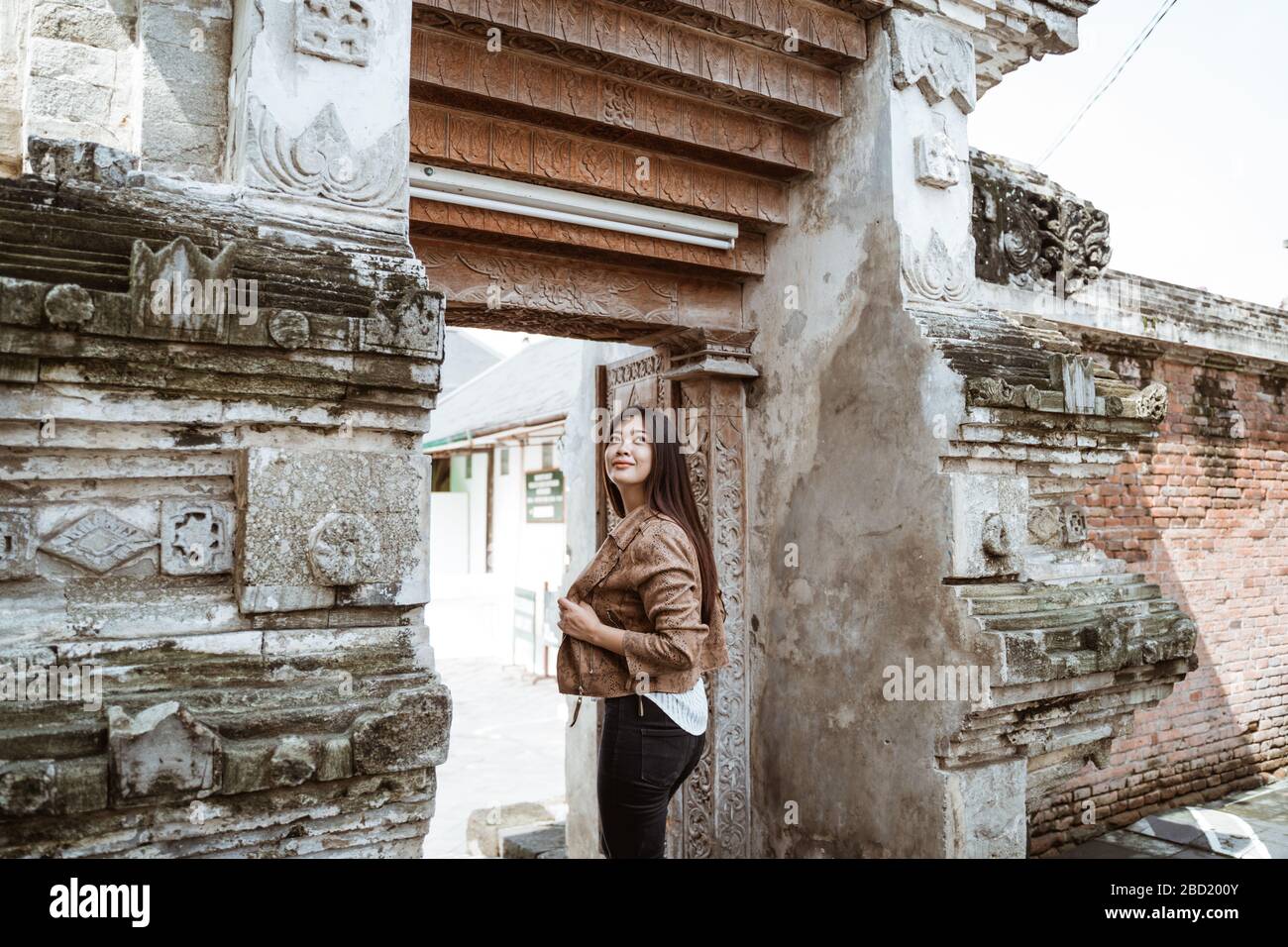 une femme asiatique qui aime voyager dans un endroit culturel exotique Banque D'Images