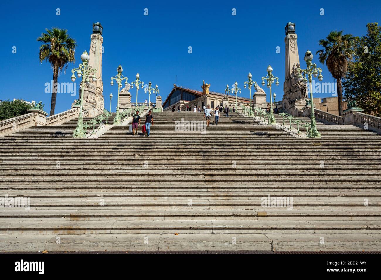 Grand escalier de la gare Saint-Charles à Marseille, France Banque D'Images
