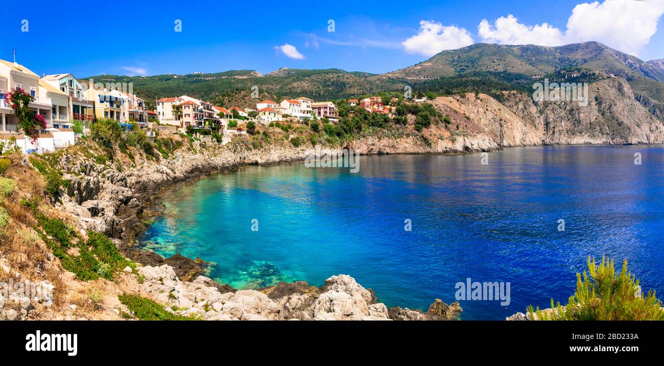 Impressionnant village d'Assos, vue panoramique sur Kefalonia, Grèce. Banque D'Images