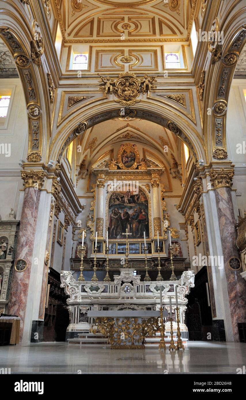 Italie, Basilicate, Matera, intérieur de la cathédrale, autel Banque D'Images