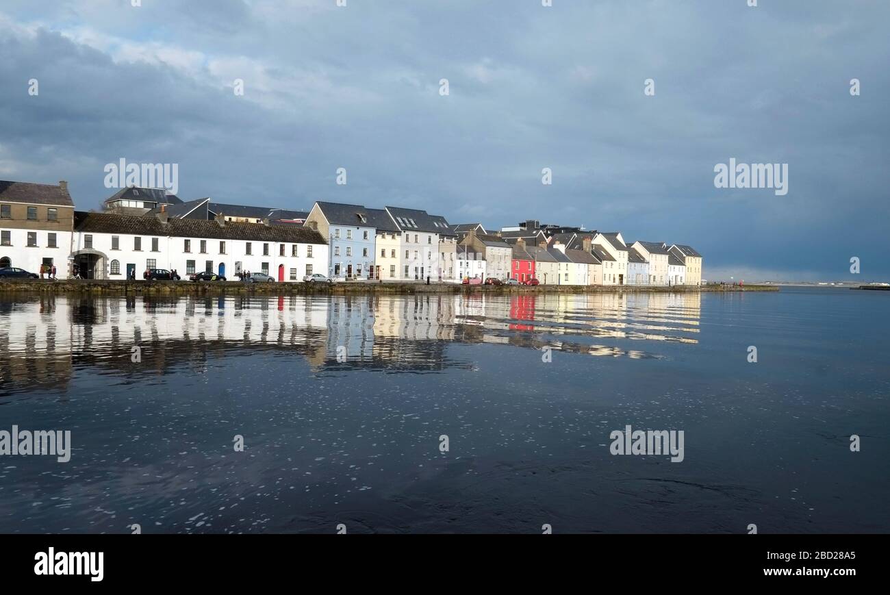 Maisons colorées sur la longue promenade, Galway City, comté Galway, côte ouest Irlande Banque D'Images