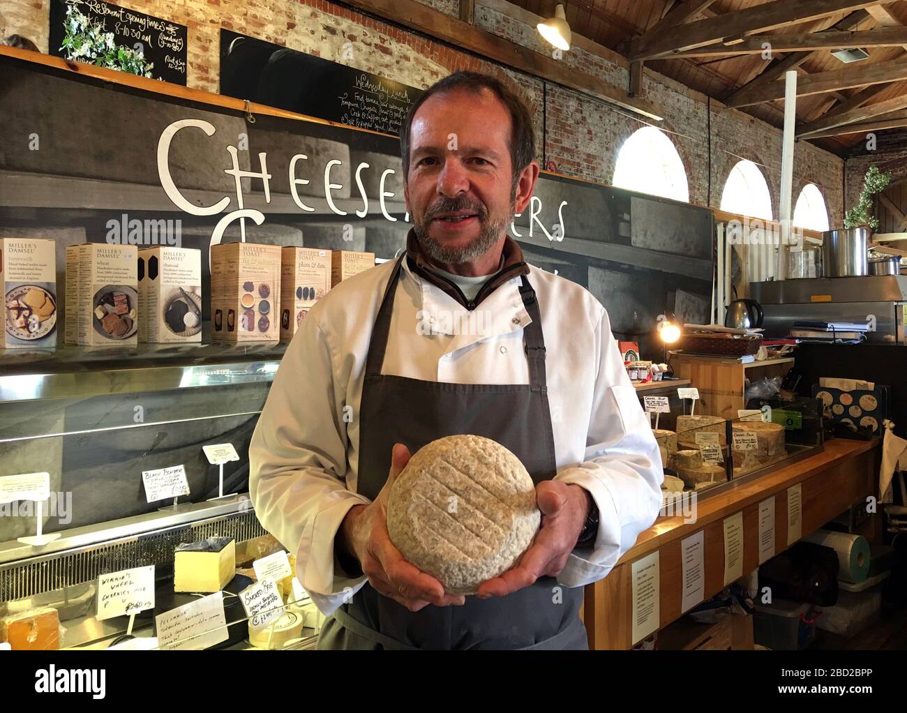 Ashmore Farmhouse fromage aux fromagers de Canterbury, étalage au Goods Shed, Canterbury Banque D'Images