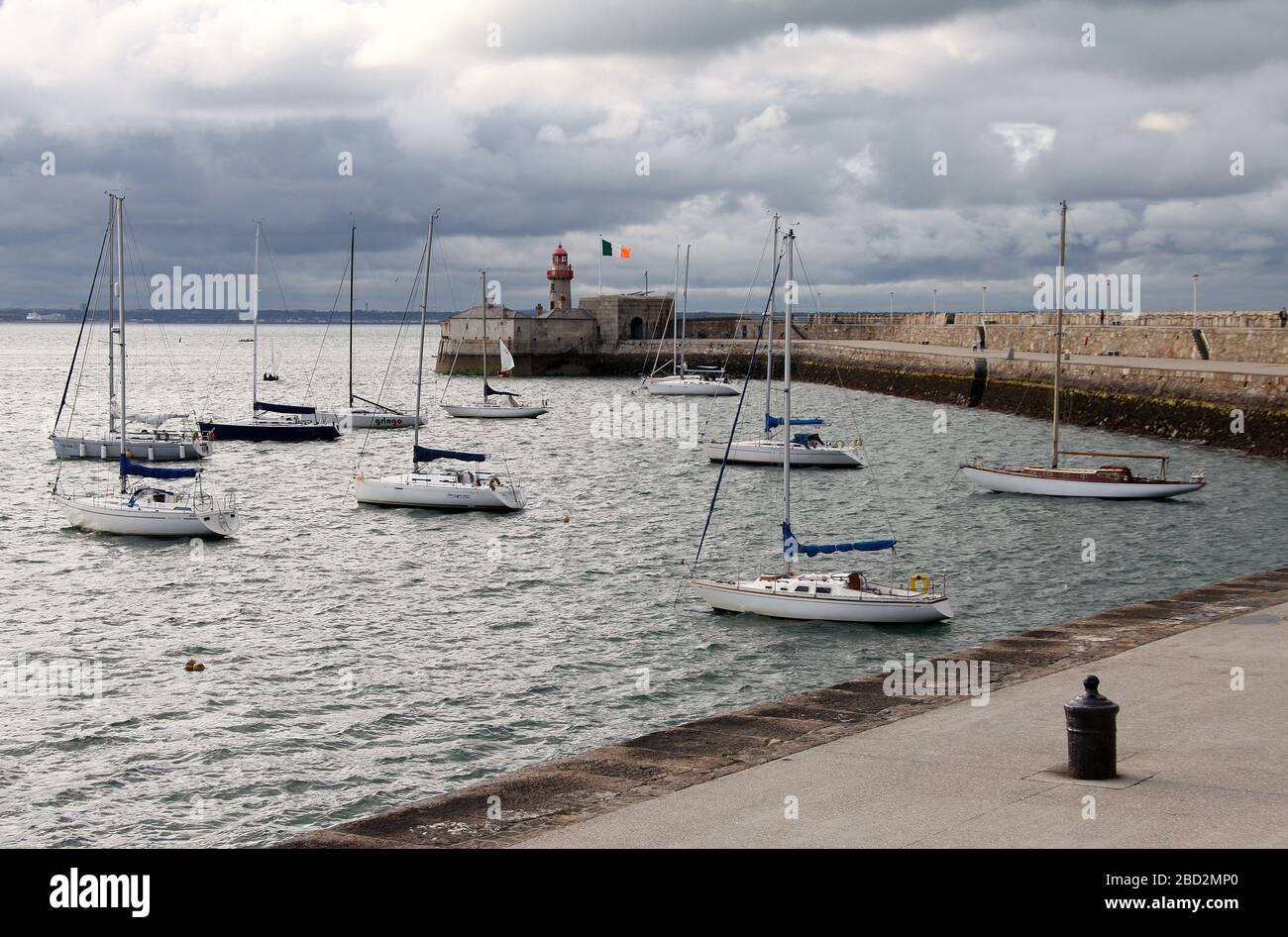 Photo De Presse Vintage 1972 – Vue De Dun Laoghaire, Comté De Dublin, Irlande – Tirage Noir Et Blanc 10 X 8.25 Pouces