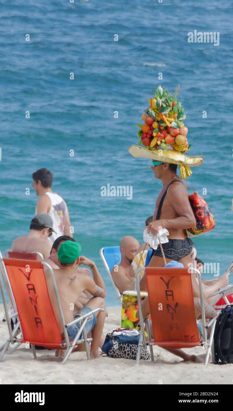 Chapeau de fruits Banque de photographies et d'images à haute résolution -  Alamy