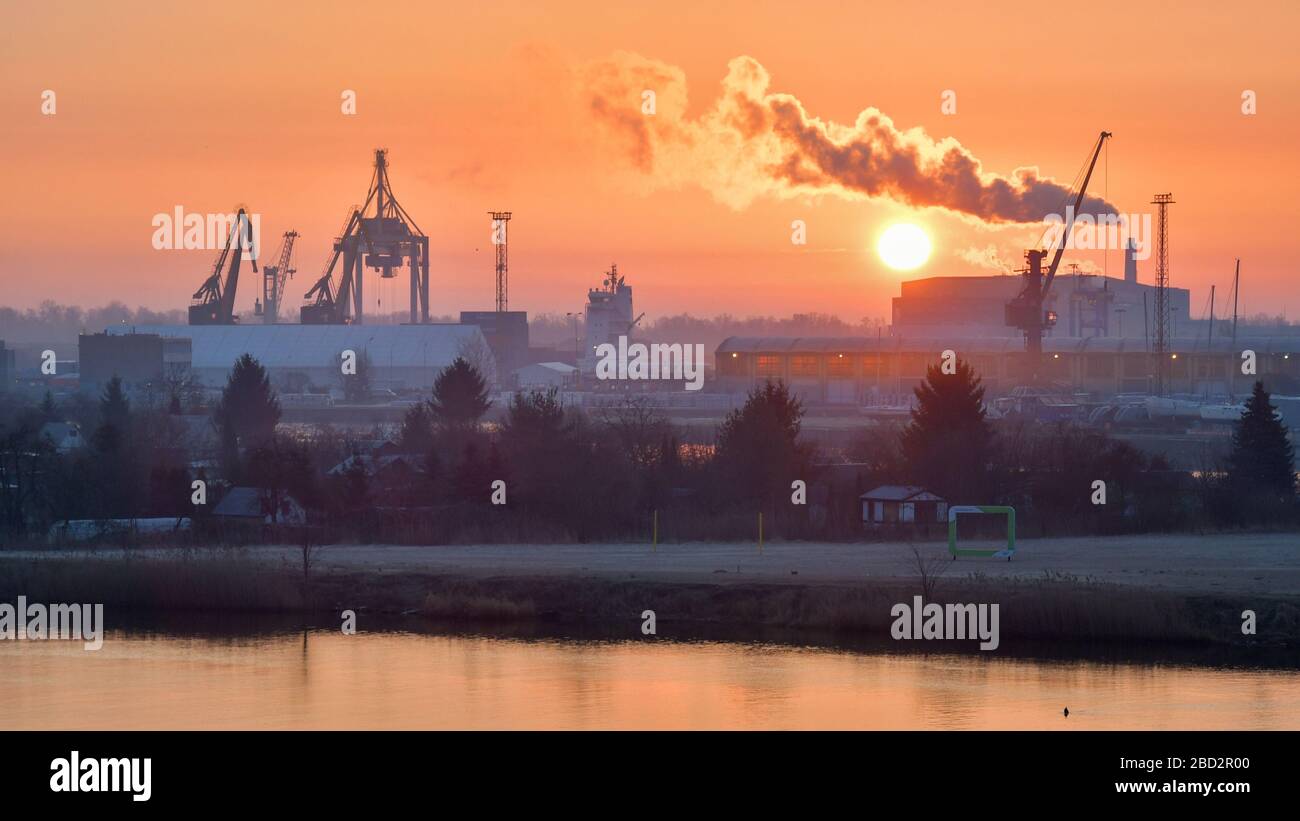 Port tôt le matin à Stettin Banque D'Images