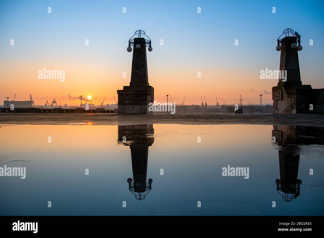 Deux tours à Stettin, réflexion de l'eau Banque D'Images