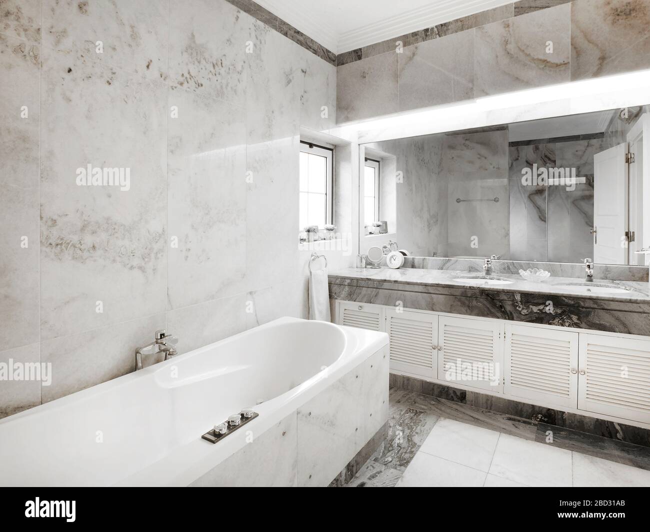 Intérieur maison, salle de bains classique. Vintage. Banque D'Images