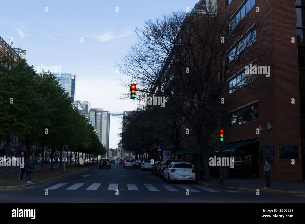 Curieux moment dans la rue Banque D'Images