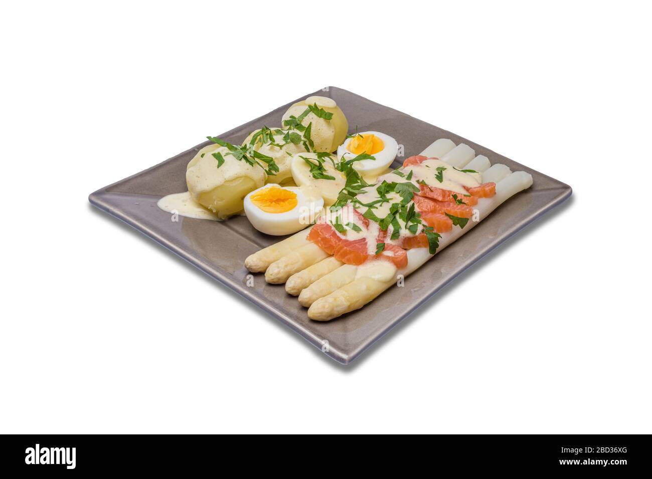 Delicieux Asperges Blanches De Saison Avec Sauce Hollandaise Cremeuse Pommes De Terre Bouillies De Bebe Et Saumon Fume Tranche Sur Une Plaque Rustique Avec Citron Wi Blanc Photo Stock Alamy