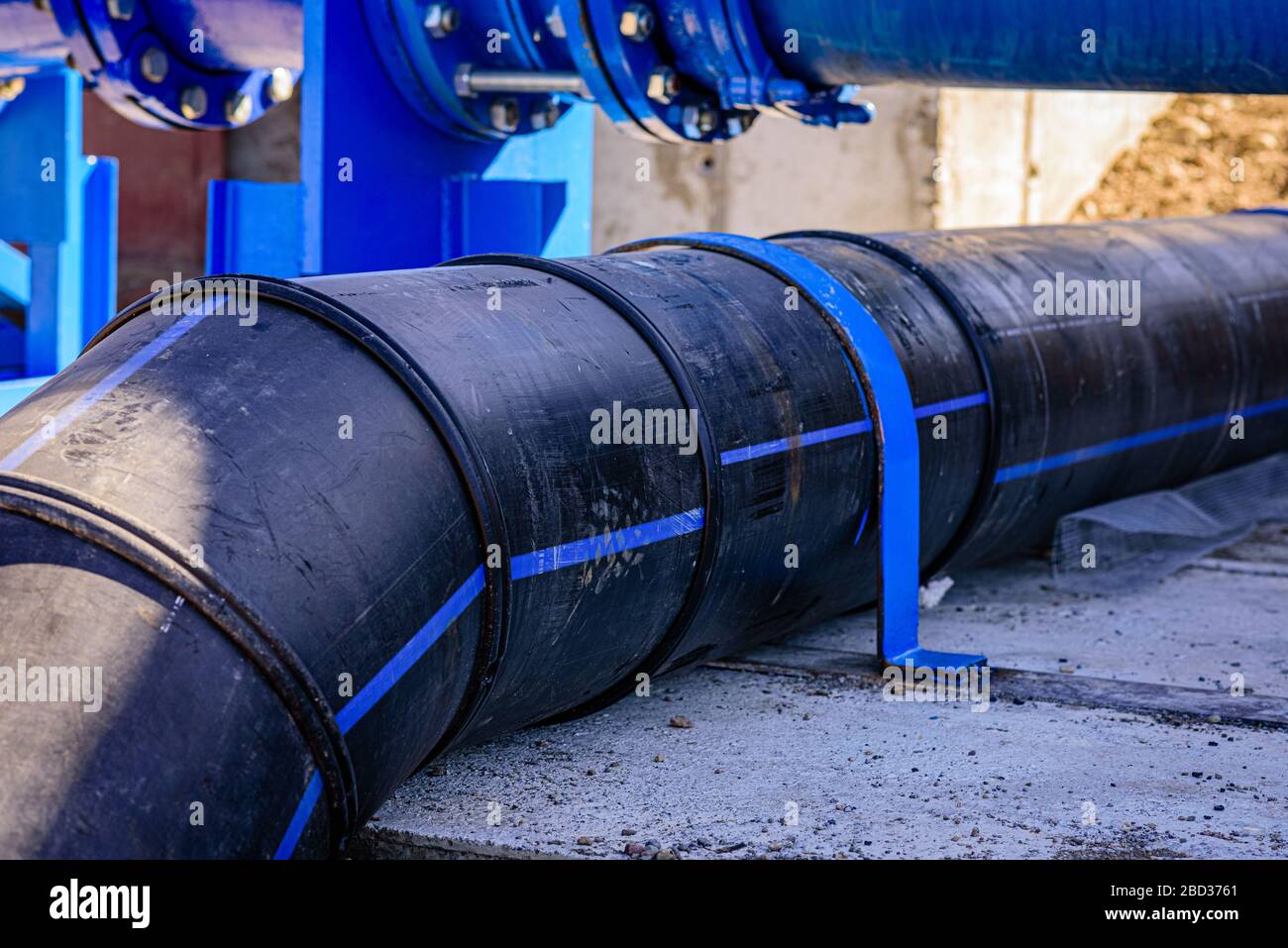 Tuyau en polyéthylène pour la distribution de l'eau d'irrigation Photo  Stock - Alamy