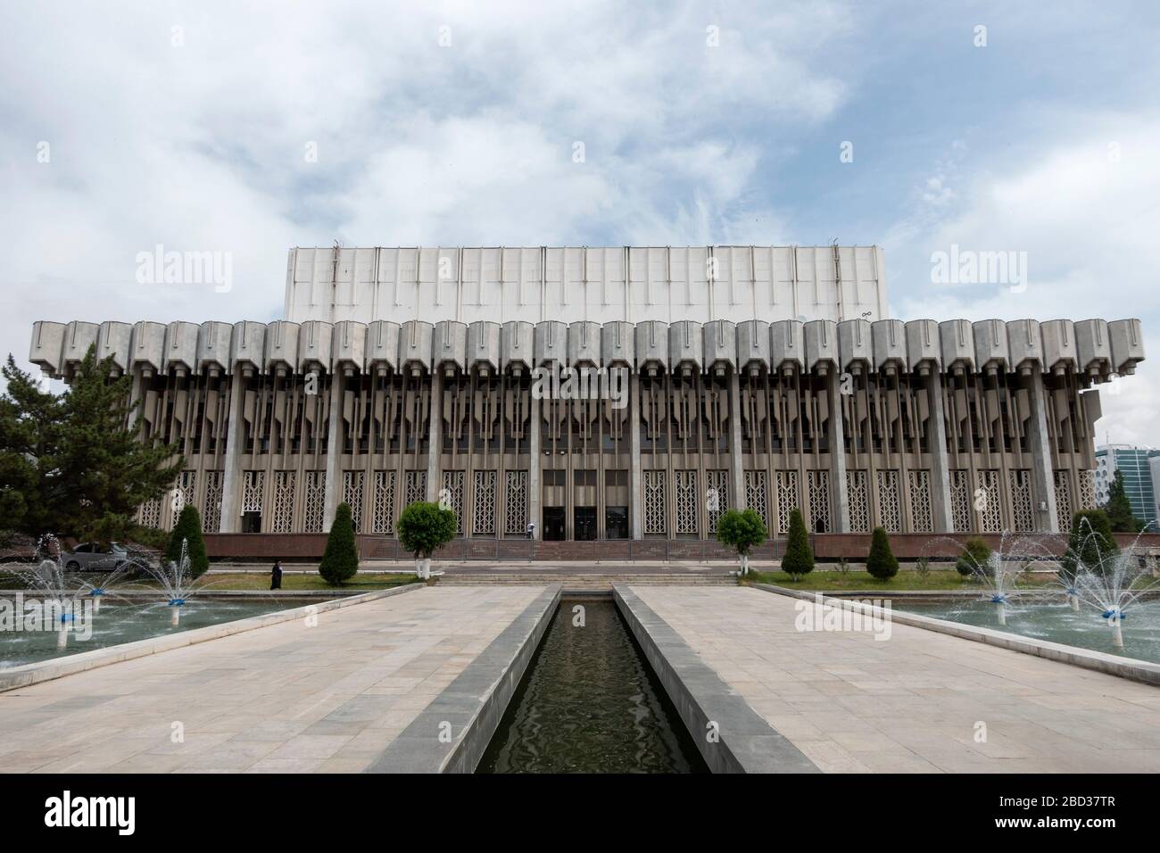 Vue sur le bâtiment de la salle de concert de Tachkent en oreille soviétique Banque D'Images
