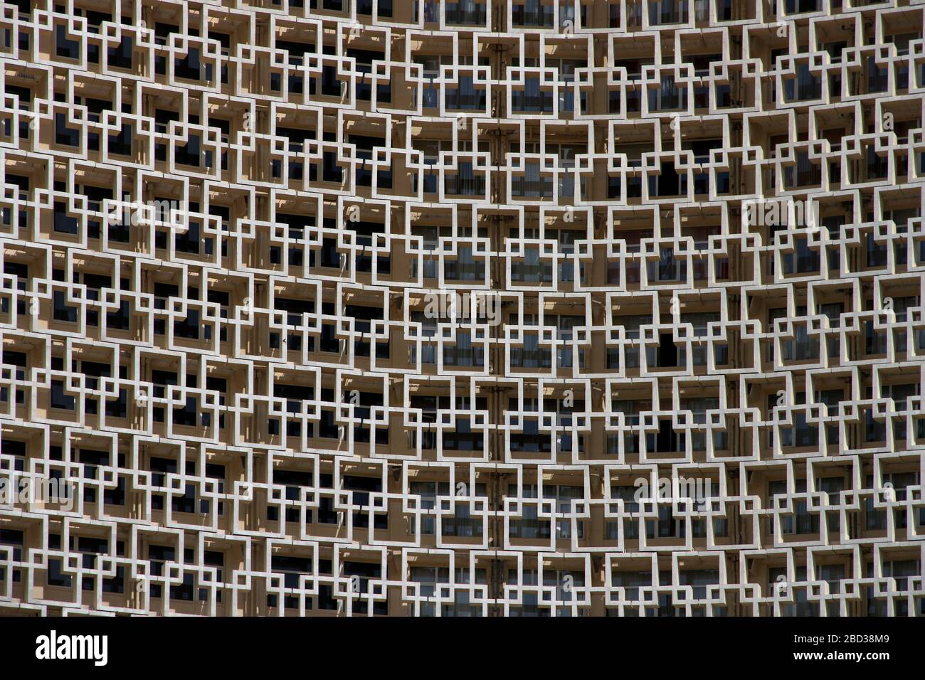 Tour brutaliste de l'époque soviétique pour l'Hôtel Ouzbékistan à Tachkent Banque D'Images