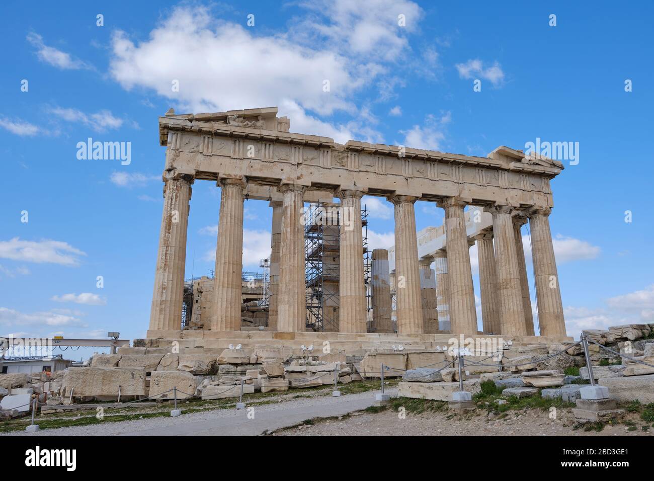 Parthénon. Temple emblématique restauré dans un site archéologique avec des colonnes doriques construites en 447 a. C. Banque D'Images