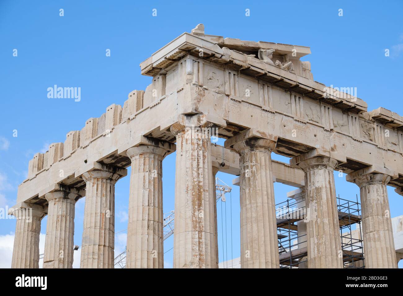 Parthénon. Temple emblématique restauré dans un site archéologique avec des colonnes doriques construites en 447 a. C. Banque D'Images
