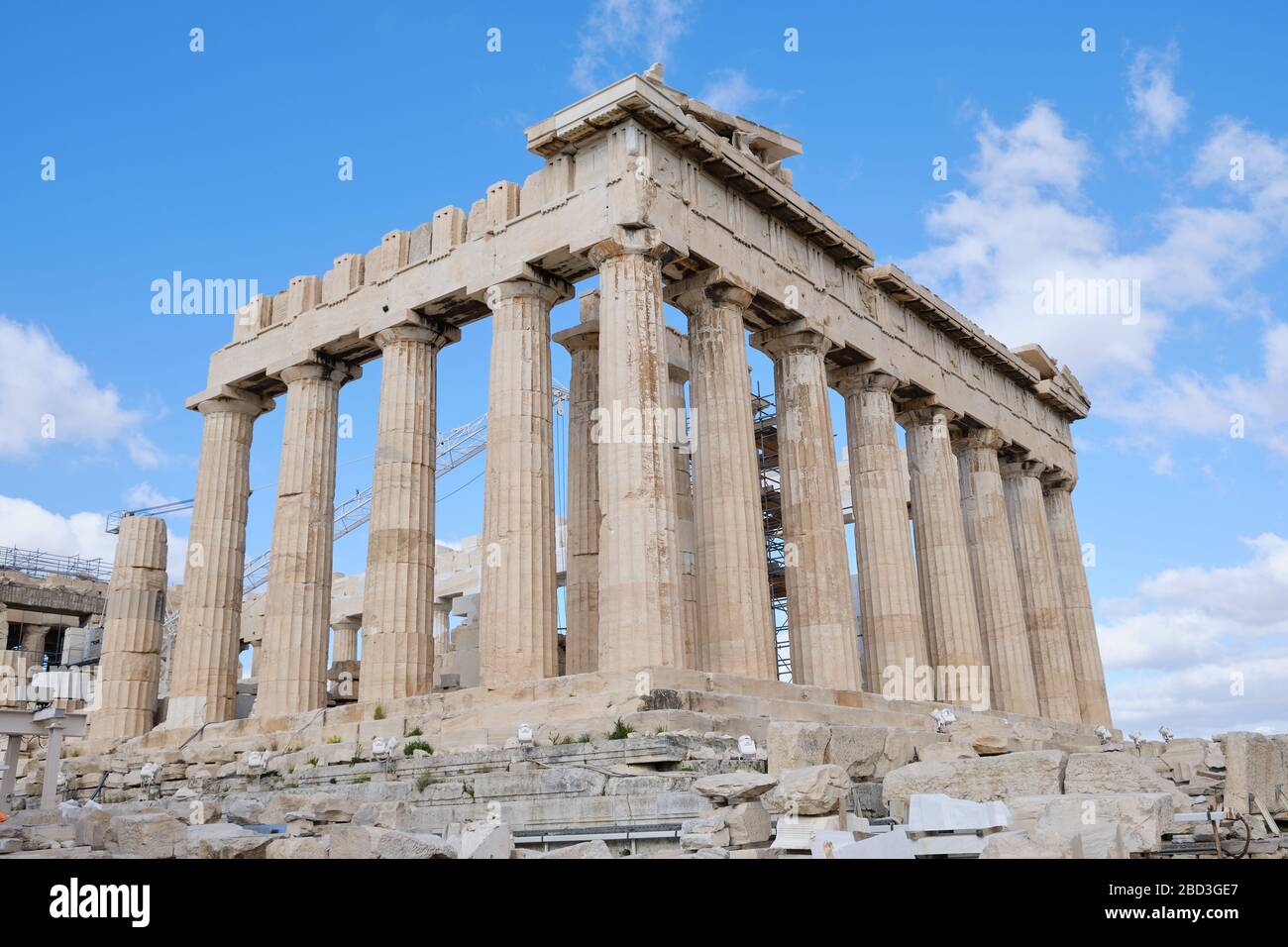 Parthénon. Temple emblématique restauré dans un site archéologique avec des colonnes doriques construites en 447 a. C. Banque D'Images