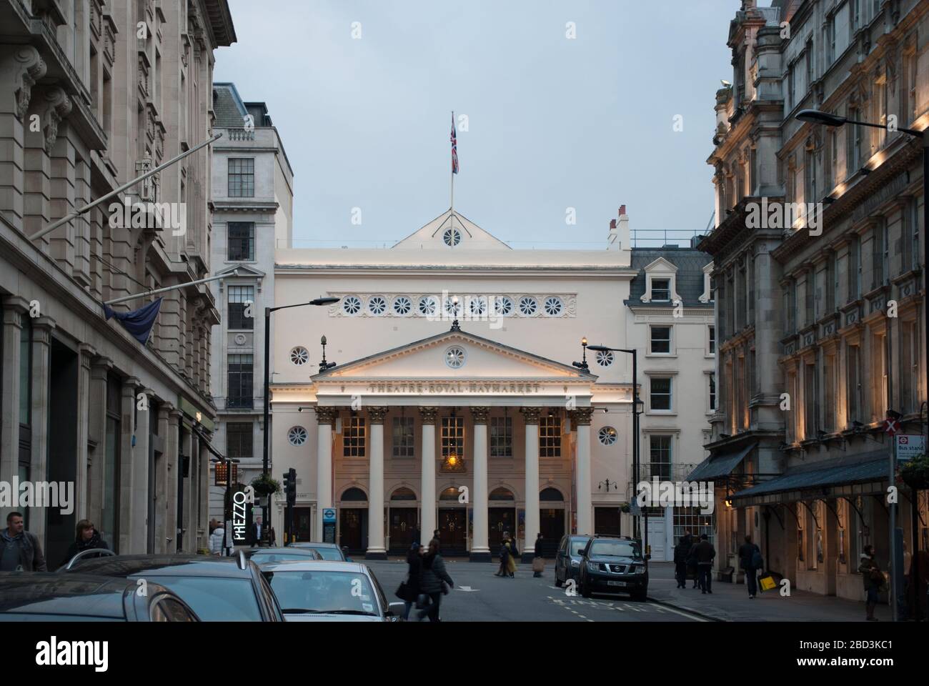 Portique de théâtre Royal Haymarket, Suffolk Street, Londres, par John Nash Banque D'Images