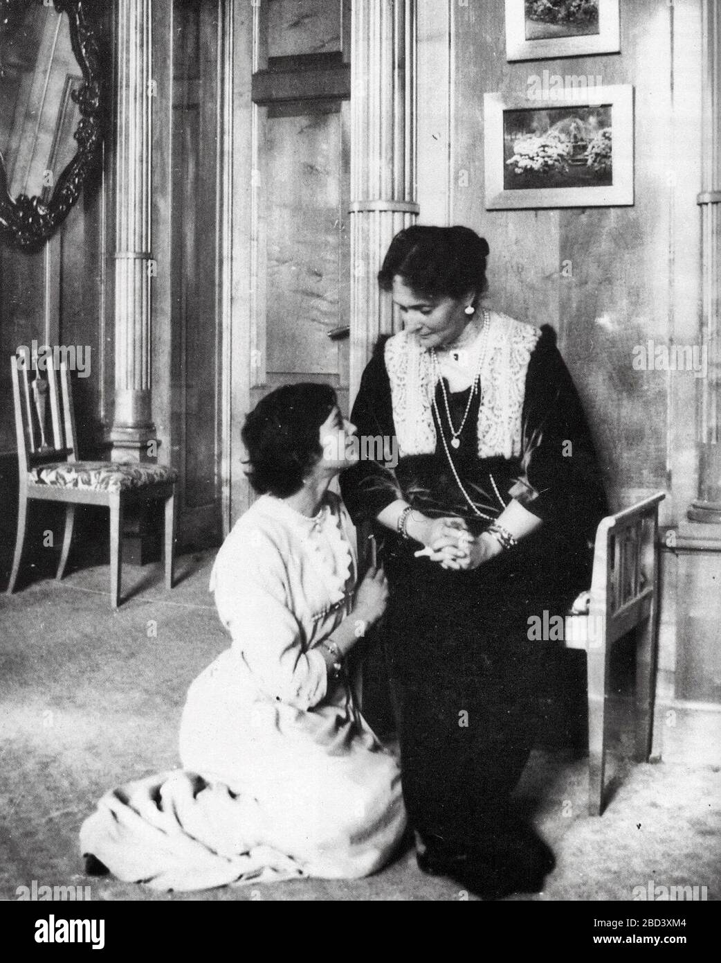 Photo de Tsarina Alexandra de Russie avec sa fille Grand duchesse Tatiana Nikolaevna de Russie en 1913 Banque D'Images