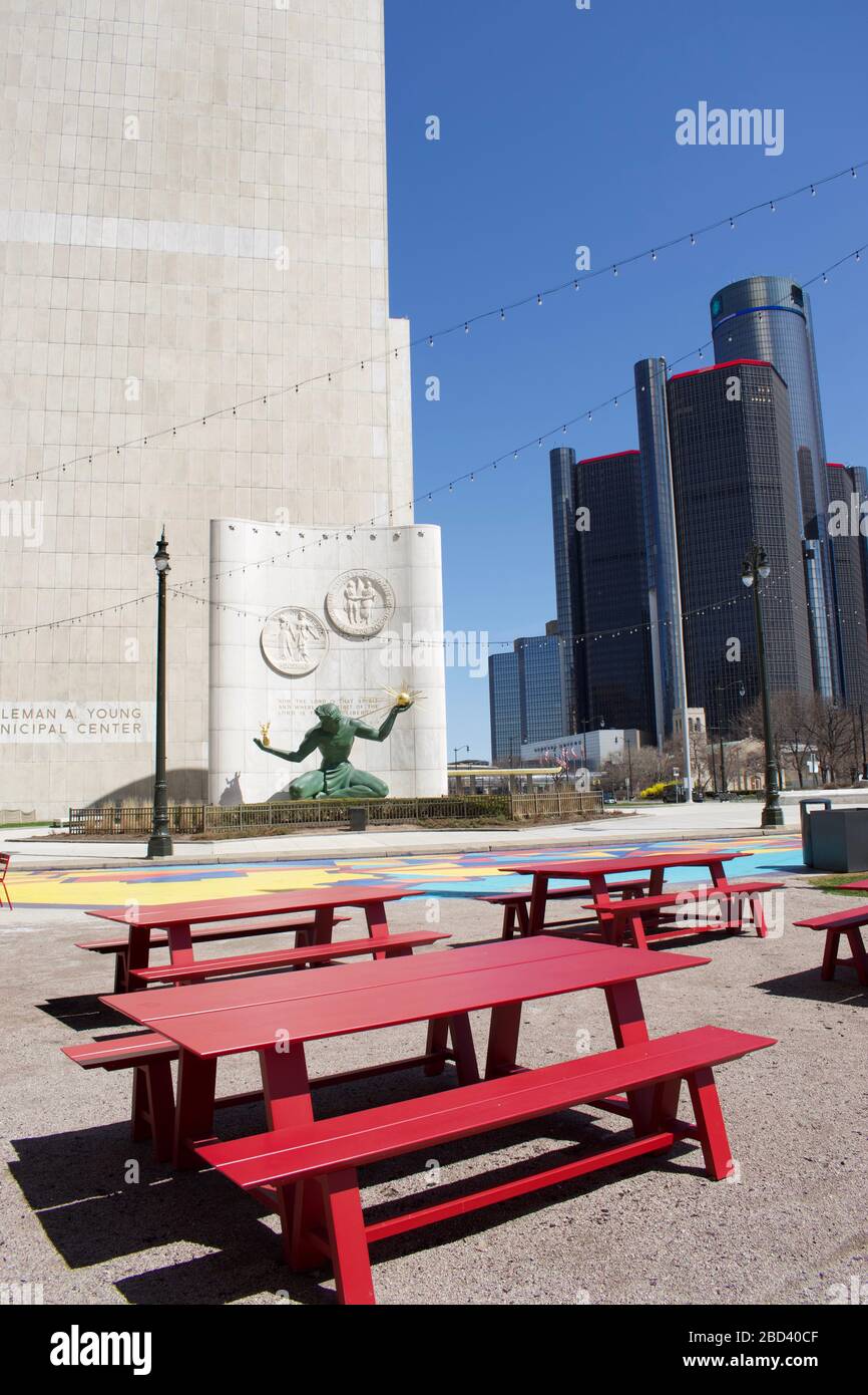 Detroit, Michigan avril Esprit de Detroit Plaza vide et silencieux milieu de journée comme l'escroquerie de Coronavirus a demandé un séjour à l'ordre du jour du sénateur Banque D'Images