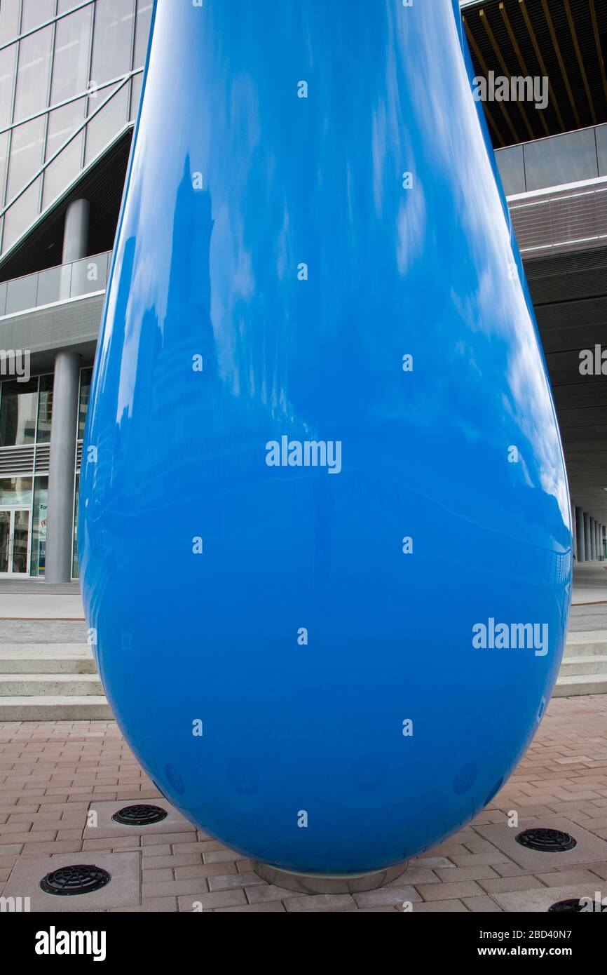 The Drop by Inges Idee à l'extérieur du Centre des congrès (ouvert en 2010), Vancouver (Colombie-Britannique), Canada, Amérique du Nord Banque D'Images