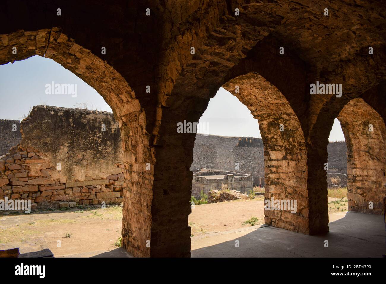 Belle architecture du corridor à une ancienne historique sept tombes à Hyderabad Inde photographie de stock Banque D'Images