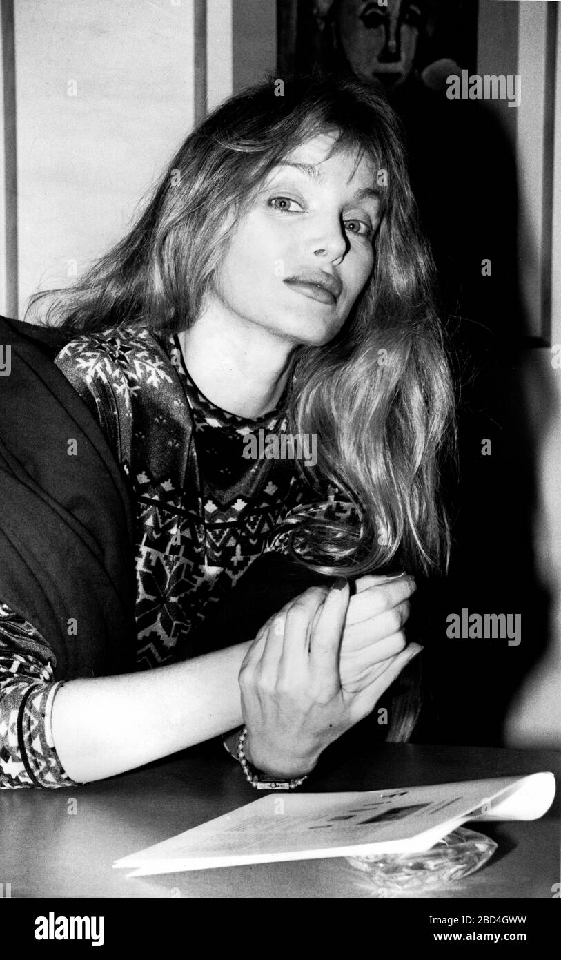 Arielle DOMBASLE main image 0