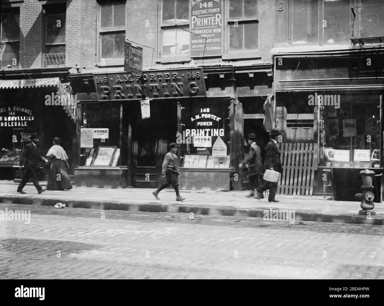 Scène de rue dans Chinatown, New York City CA. 1910-1915 Banque D'Images