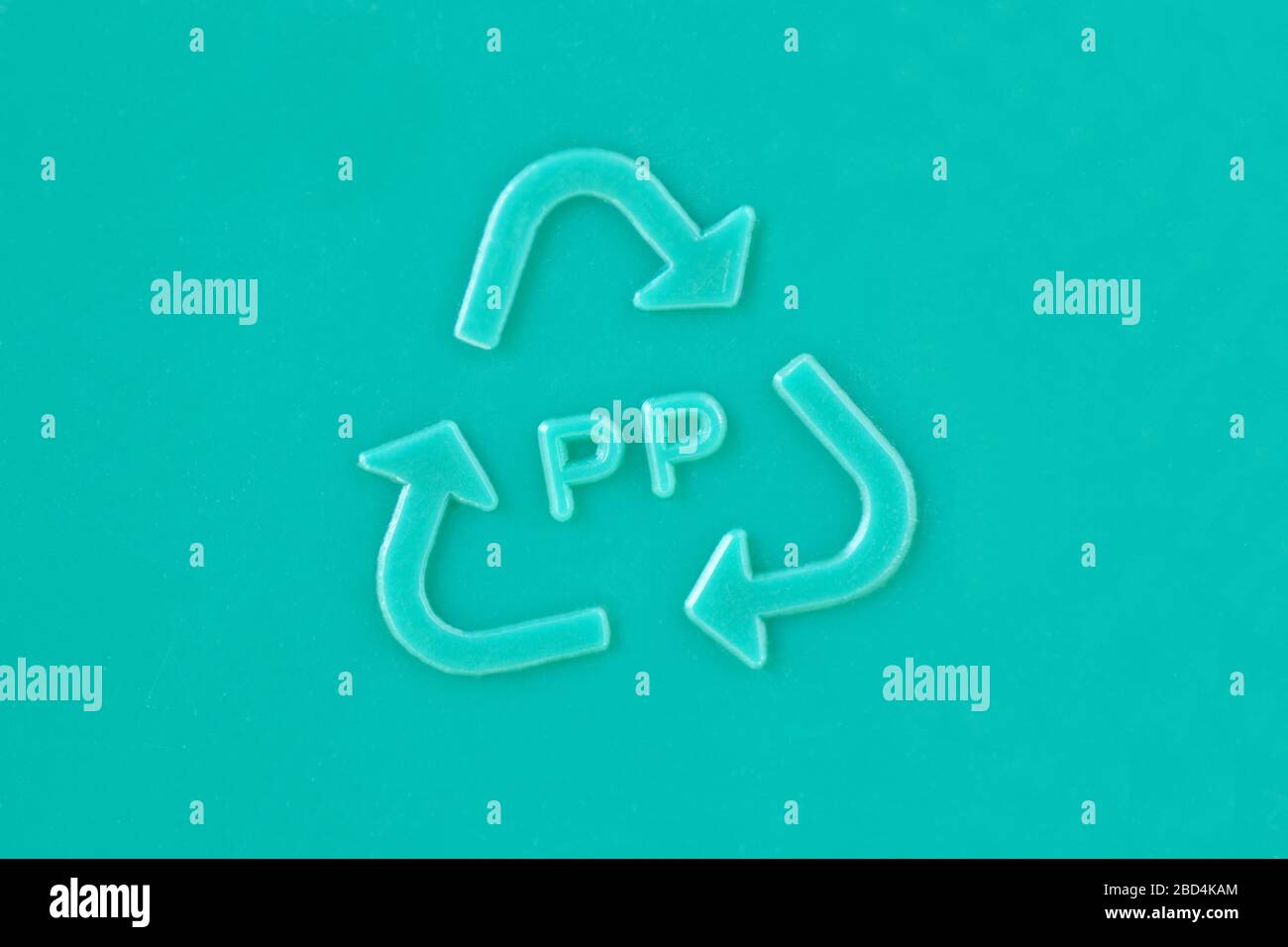 Gros plan du symbole de recyclage du plastique PP - polypropylène Banque D'Images