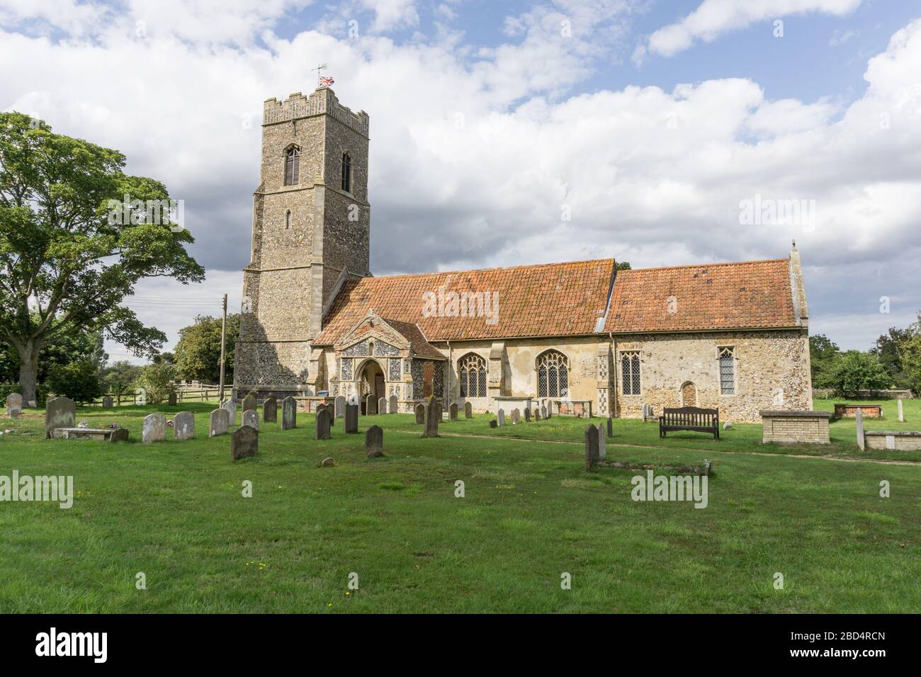 L'église paroissiale de St Jean-Baptiste, Snape, Suffolk, Royaume-Uni; les premières parties datent du XIIIe siècle. Banque D'Images