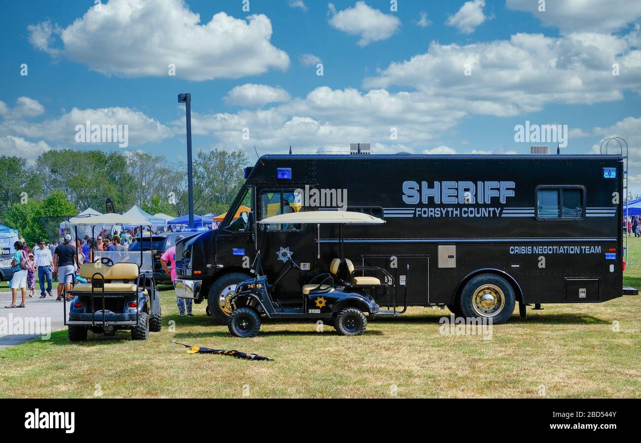 Forsyth County Sheriff Crisis négociation Team Truck au salon local Banque D'Images