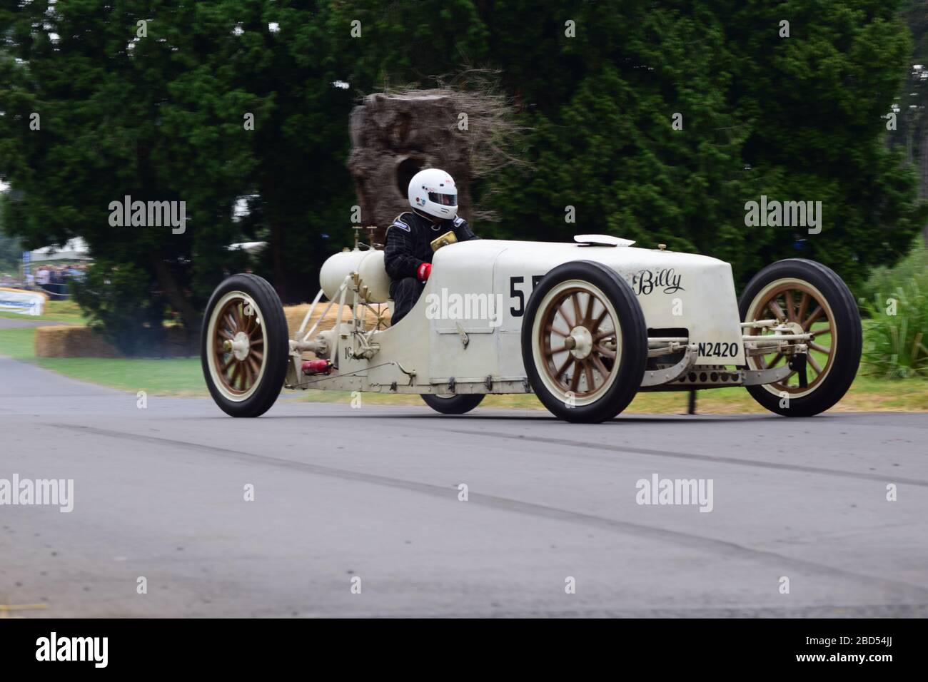 Voiture vapeur, voiture ancienne à un événement de montée en colline Banque D'Images