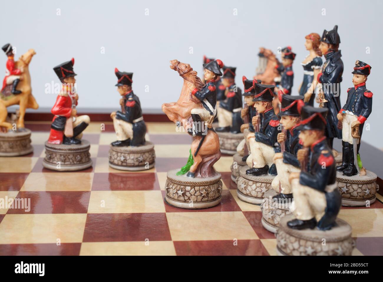 Jeu d'échecs orné avec l'armée française contre l'armée britannique Banque D'Images