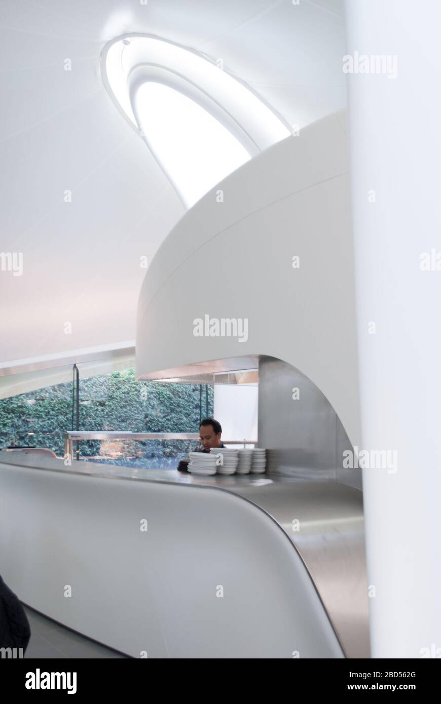 Zaha Hadid Architects Interior Restaurant in Serpentine Sackler Gallery, West Carriage Drive, Londres   2 AR Banque D'Images Zaha Hadid Architects Interior Restaurant in Serpentine Sackler Gallery, West Carriage Drive, Londres   2 AR Banque D'Images