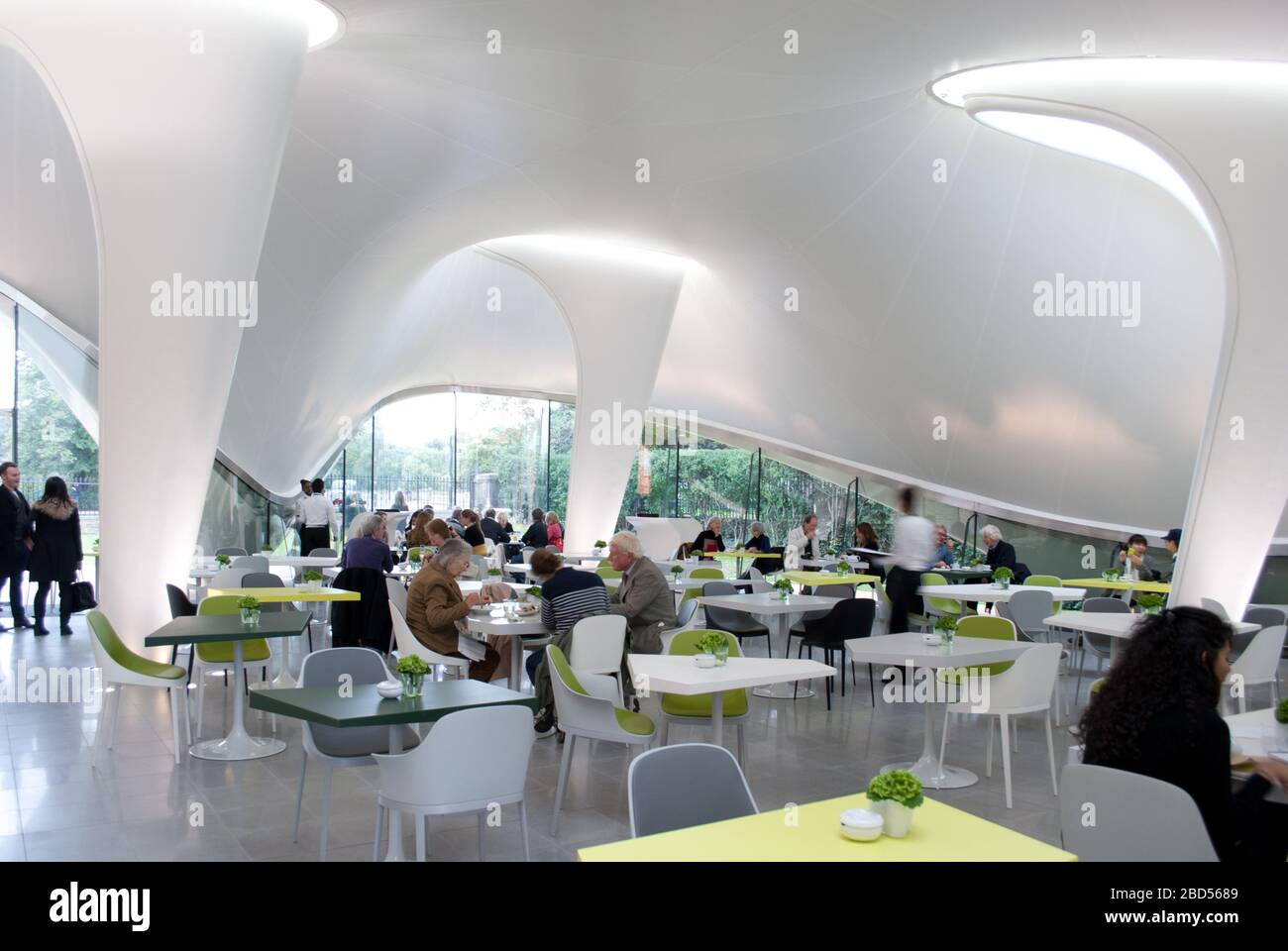 Zaha Hadid Architects Interior Restaurant in Serpentine Sackler Gallery, West Carriage Drive, Londres   2 AR Banque D'Images Zaha Hadid Architects Interior Restaurant in Serpentine Sackler Gallery, West Carriage Drive, Londres   2 AR Banque D'Images