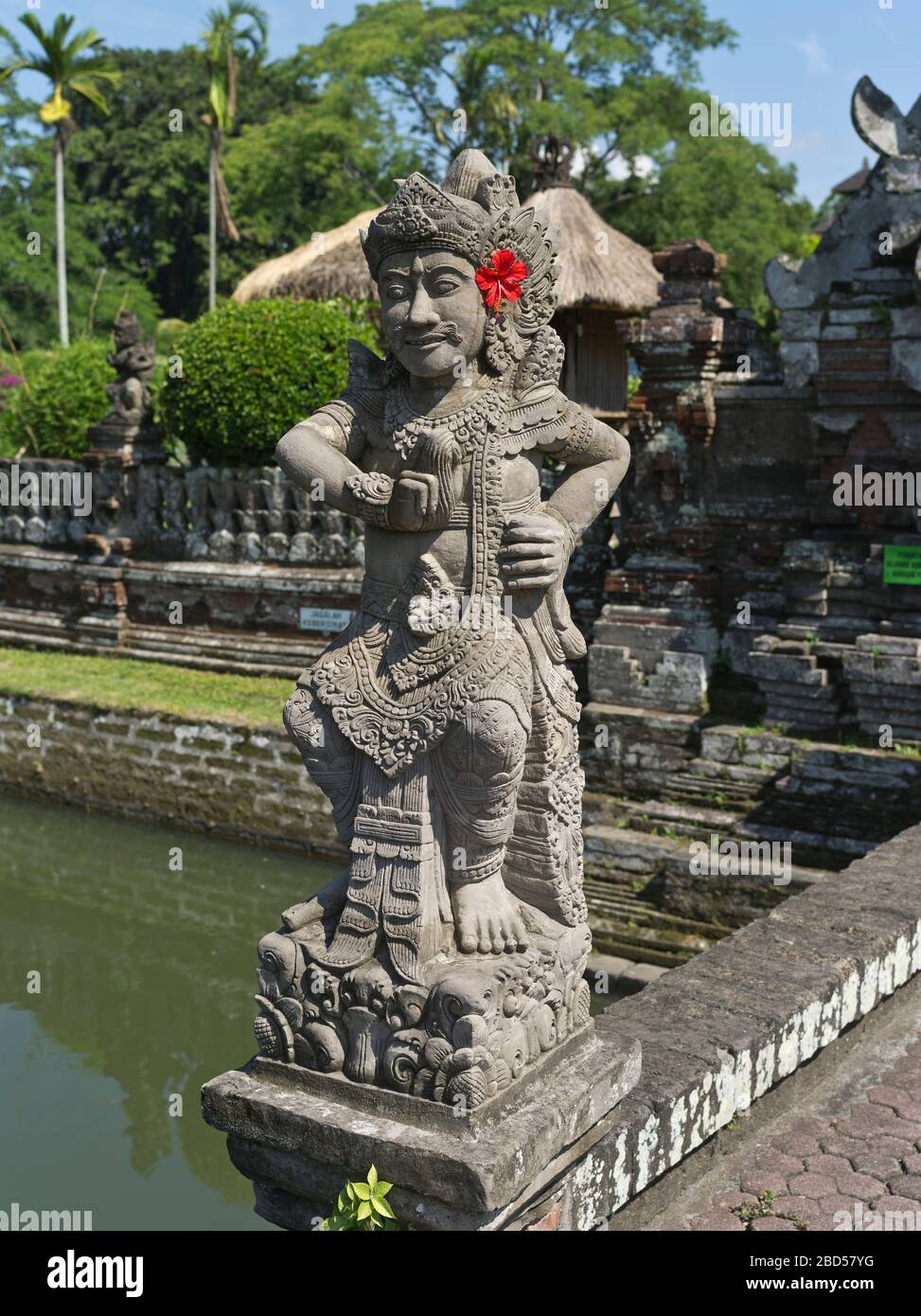 dh Pura Taman Ayun Temple Royal BALI INDONÉSIE Mengwi Balinese statue idole gardien du Temple hinduisme religion hindoue asiatique Banque D'Images