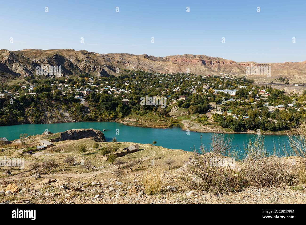 Naryn River près de la ville de Tash-Kumyr dans la région de Jalal-Abad au Kirghizstan Banque D'Images