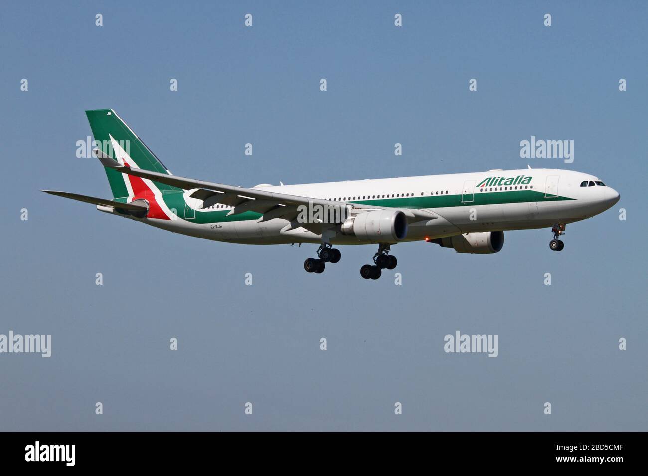 EI-EJM Alitalia, Airbus A330-202. Photographié à l'aéroport de Malpensa, Milan, Italie Banque D'Images