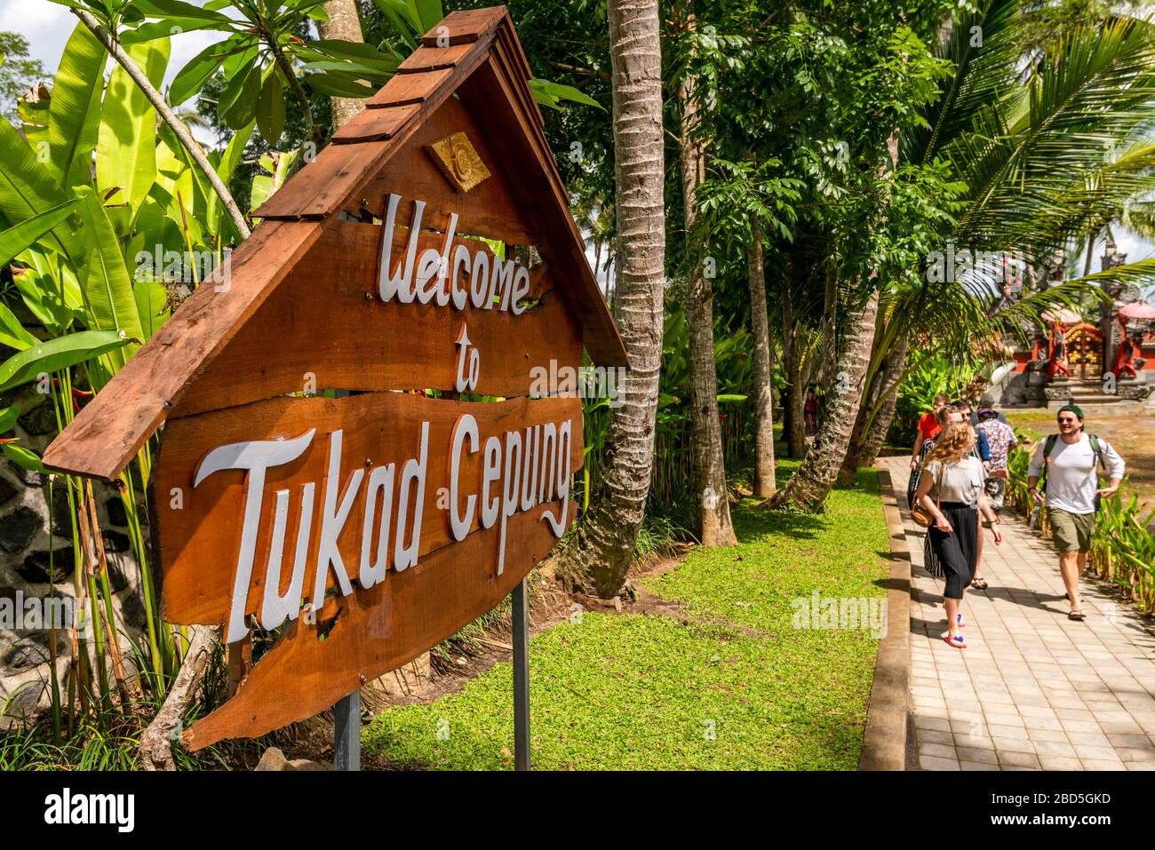 Vue horizontale de l'entrée des chutes d'eau Tukad Cepung à Bali, Indonésie. Banque D'Images