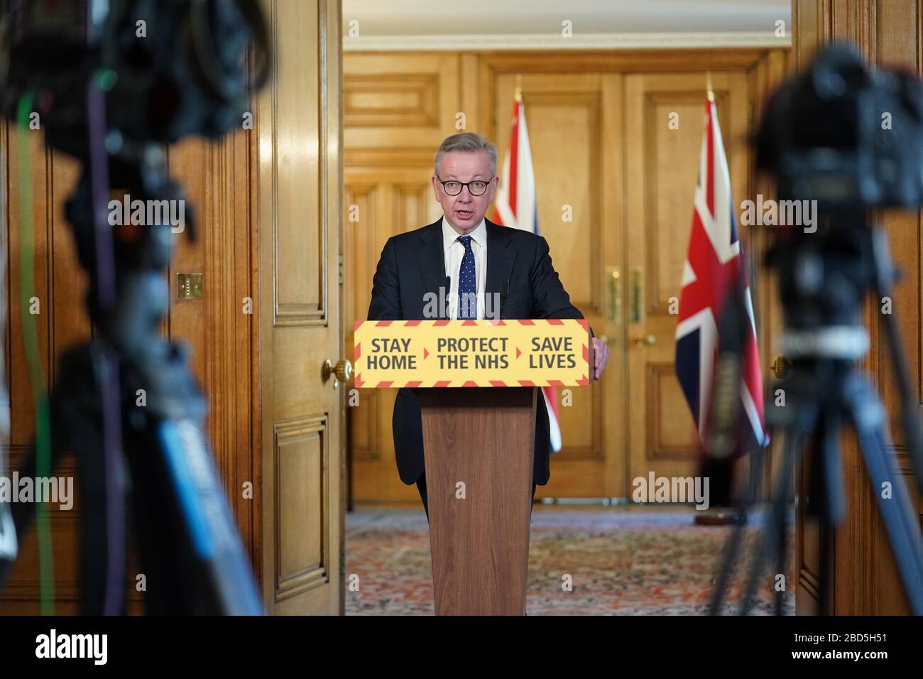 Londres, Royaume-Uni. 04 avril 2020. Photo du dossier prise le 4 avril 2020 montre le ministre britannique du Cabinet Michael Gove lors d'une conférence de presse numérique COVID-19 au 10 Downing Street à Londres, en Grande-Bretagne. Michael Gove a confirmé mardi qu'il s'auto-isole à la maison après qu'un membre de sa famille a commencé à présenter des symptômes bénins de coronavirus. Crédit: Xinhua/Alay Live News Banque D'Images