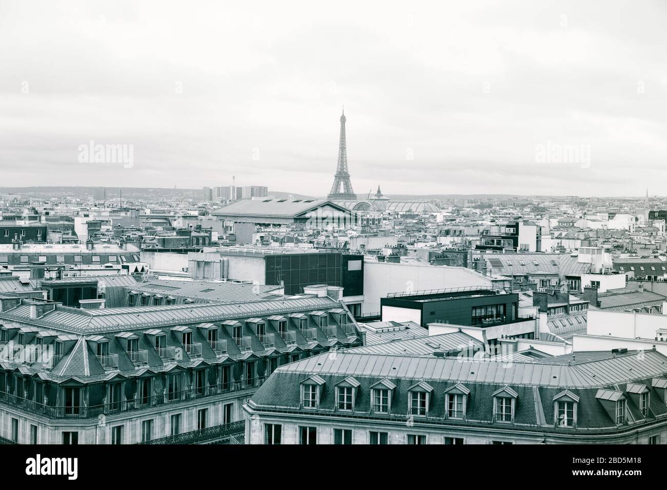 Toits de paris noir et blanc Banque de photographies et d’images à ...