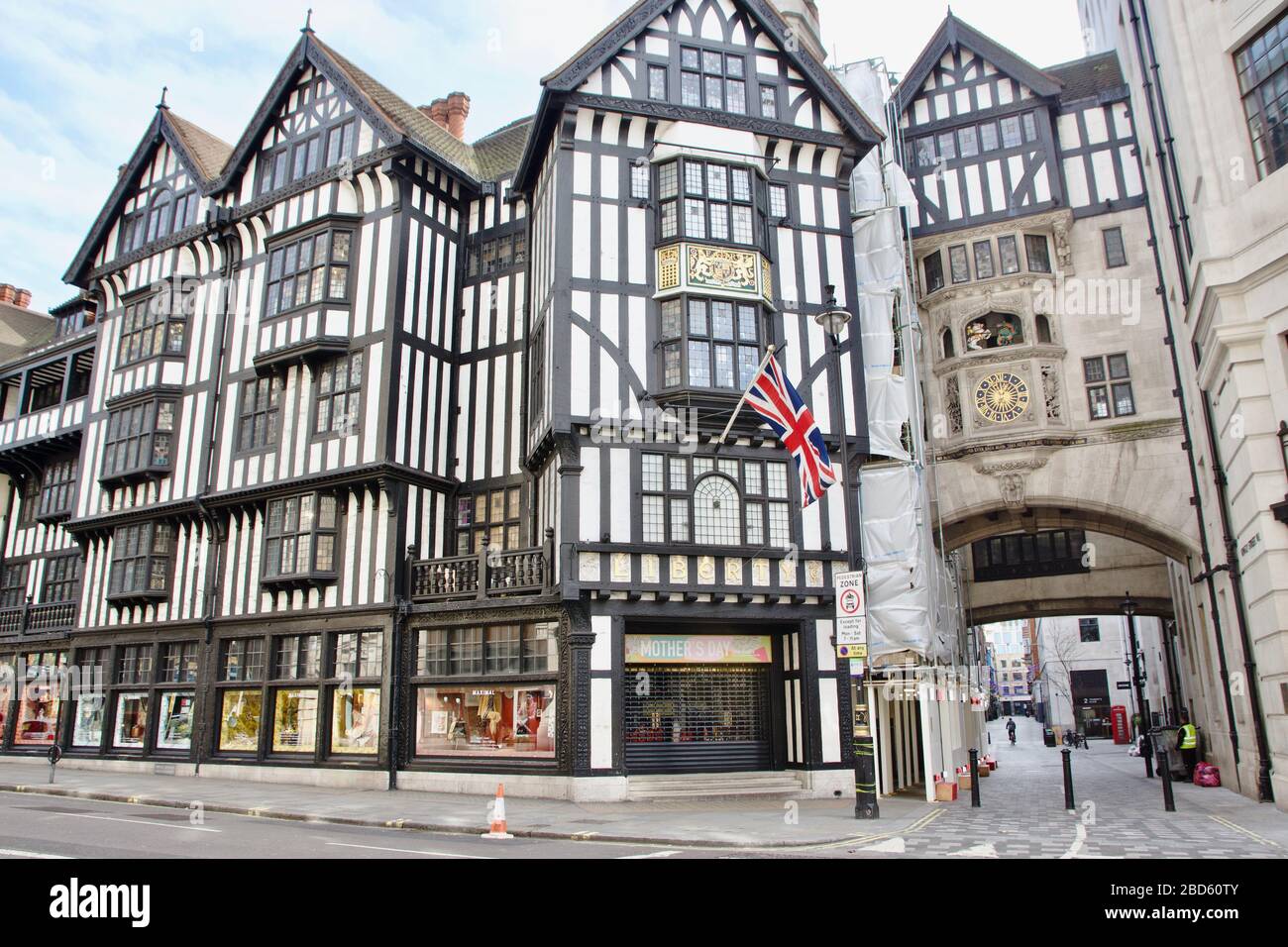 Le célèbre grand magasin Liberty de Londres est fermé en raison de Coronavirus Banque D'Images
