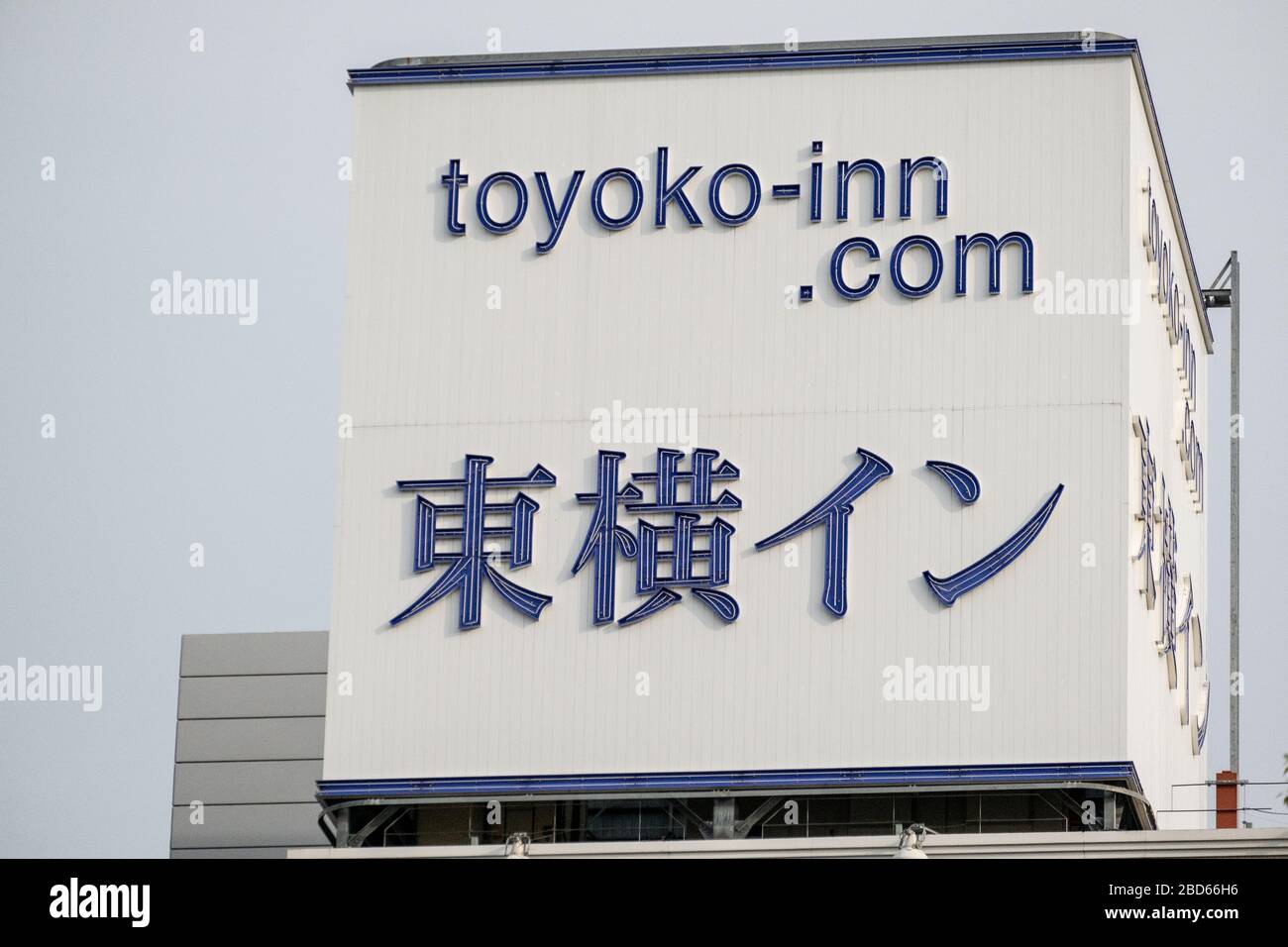 Vue générale de l'hôtel Tokyo Inn qui est actuellement utilisé pour accueillir les patients atteints de coronavirus COVID-19 présentant des symptômes bénins.l'hôtel Tokyo Inn est utilisé pour accueillir les patients atteints de coronavirus COVID-19 qui présentent des symptômes légers afin de libérer des lits d'hôpital pour ceux qui ont besoin de soins intensifs. Banque D'Images