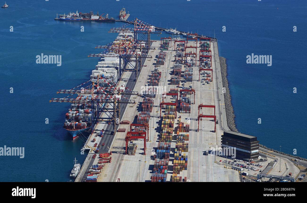 Vue aérienne des grues et des conteneurs au terminal de conteneurs du port de Cape Town Banque D'Images