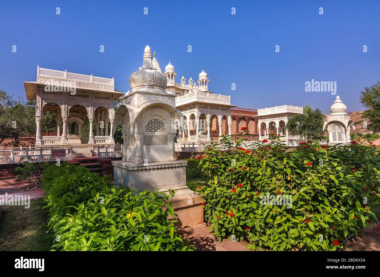 JODHPUR, INDE – DEC. 02, 2019: Célèbre mausolée Jaswant Thada au Rajasthan, un mémorial en marbre blanc connu sous le nom de Taj Mahal de Mewar. Banque D'Images