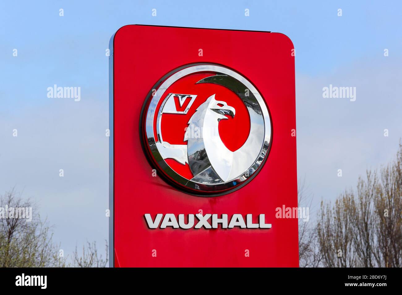 Logo officiel pour les véhicules à moteur Vauxhall en dehors d'une usine automobile, Kilmarnock, Royaume-Uni Banque D'Images