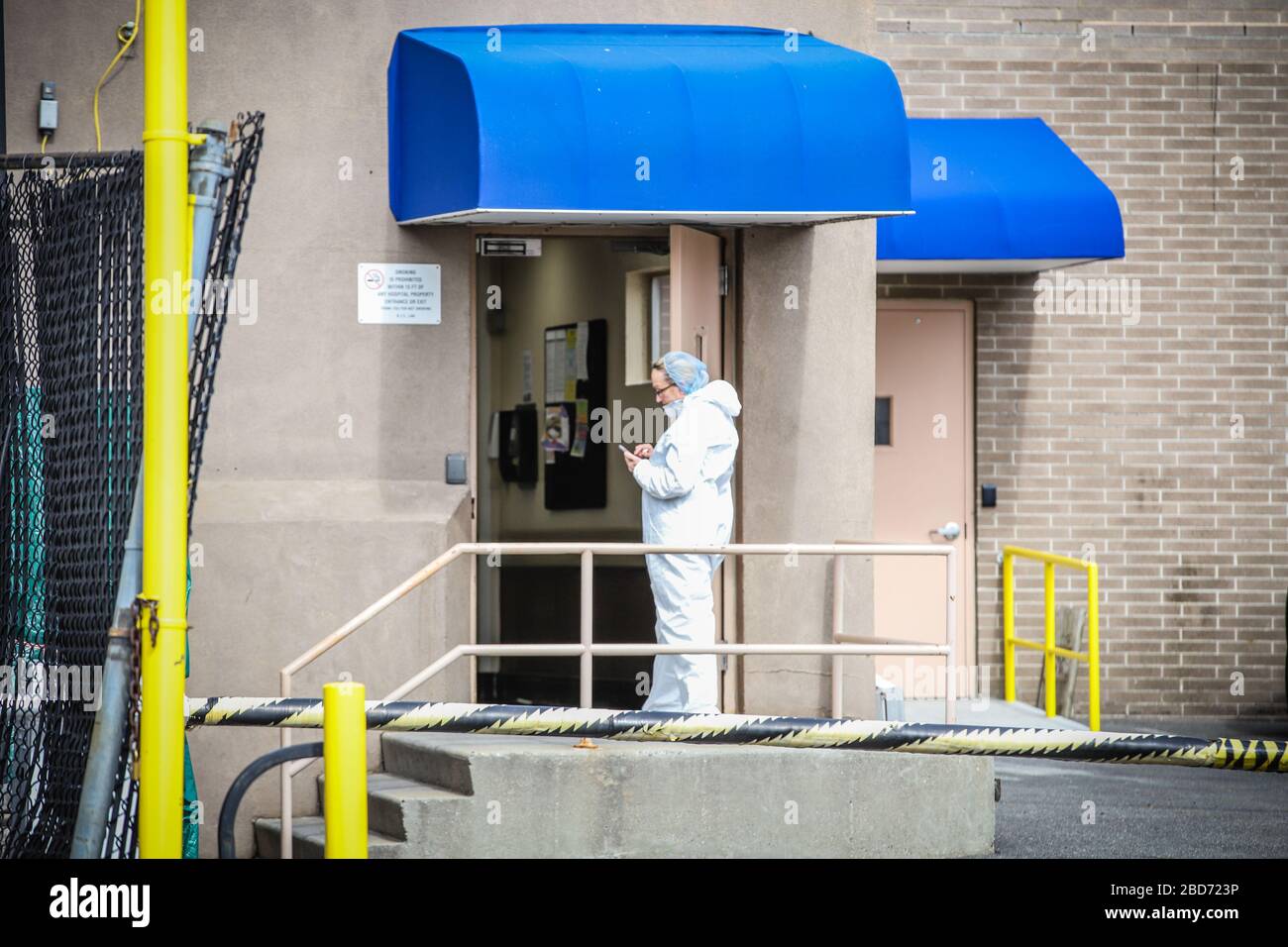 New York, États-Unis. 7 avril 2020. Mouvement des patients et des professionnels de la santé devant l'hôpital du centre médical de Wyckoff à Brooklyn, New York, pendant la pandémie de Coronavirus COVID-19 aux États-Unis. Crédit: Brésil photo Press/Alay Live News Banque D'Images