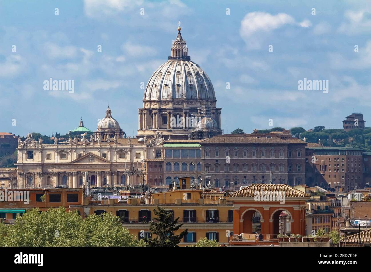 Vue sur la basilique Saint-Pierre , Vatican, Italie Banque D'Images