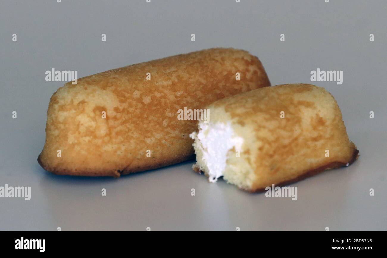 St Louis Etats Unis 7 Avril Le Gateau En Cas Twinkie Decrit Comme Le Gateau Eponge Dore Avec Une Garniture Cremeuse Celebre Son 90eme Anniversaire Le 6 Avril Les Twinkies Ont Ete