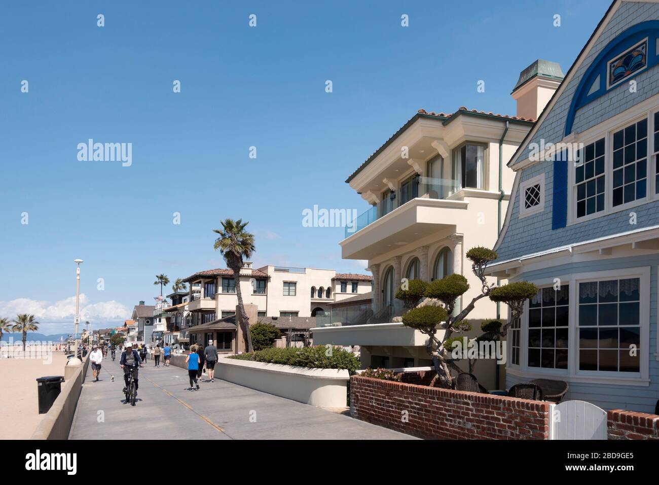 Promenade en vélo en bord de mer à Hermosa Beach, Californie Banque D'Images